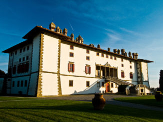 La splendida Villa medicea di Artimino "La Ferdinanda" conosciuta anche come "villa dei cento camini"