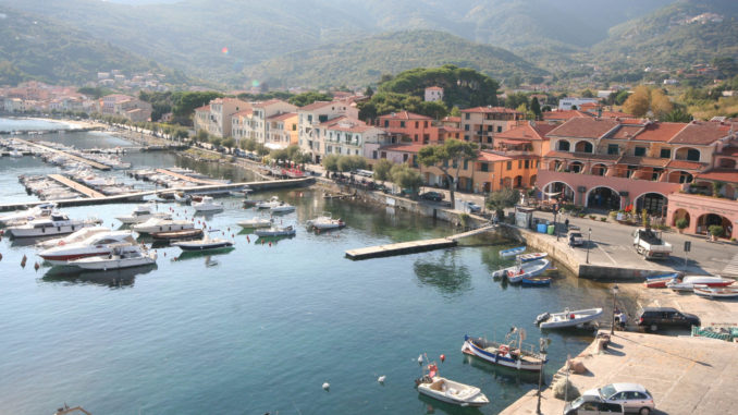 lungomare-marciana-marina-3_p_e5b5da473fba4c730bb120292a7e67fd_9bf97162c30609d3aa8044c0d0dd736b Il lungomare di Marciana Marina