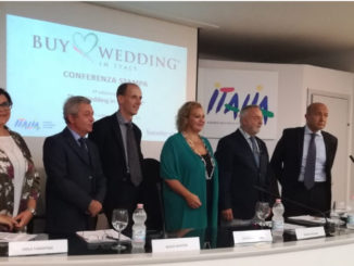 Foto di gruppo al termine della conferenza stampa di presentazione di Buy Wedding in Italy 2018 a Roma, nella sede ENIT