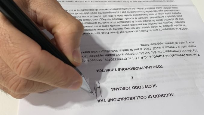 Firma accordo_ Salone del Gusto