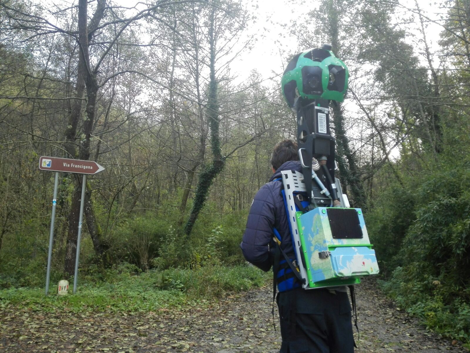 Uno degli escursionisti che ha mappato la Via Francigena toscana con il Trekker di Google.