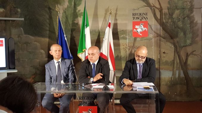 Un momento della conferenza stampa di presentazione dei risultati della stagione turistica estiva 2017. Da sinistra: l'assessore regionale al turismo, Stefano Ciuoffo: il direttore di Toscana Promozione Turistica, Alberto Peruzzini, e il presidente di SL&A, Stefano Landi.