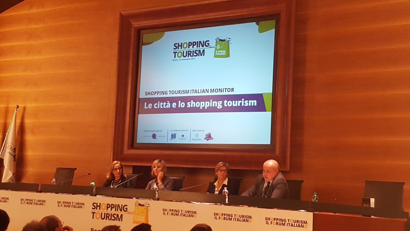 Un momento del Forum italiano dedicato allo Shopping Tourism che si è tenuto oggi a Roma.