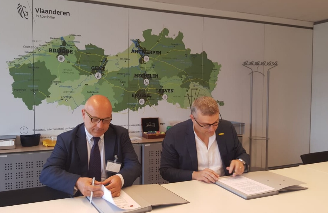 Il momento della firma del Memorandum of Understanding tra Toscana Promozione Turistica e Toerisme Vlaanderen Il momento della firma del Memorandum of Understanding tra Toscana Promozione Turistica e Toerisme Vlaanderen