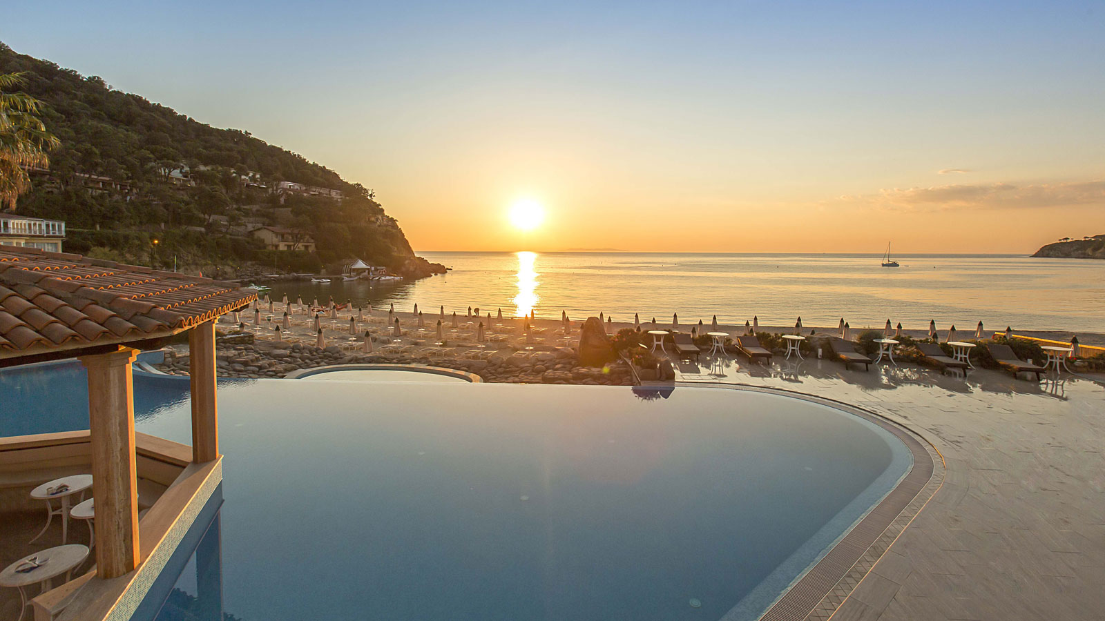 Isola d'Elba: il Golfo della Biodola visto dall'Hotel Hermitage dove si terranno gli incontro B2B della seconda edizione di Buy Tuscany on the road