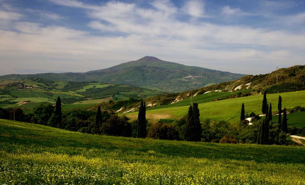 Una vista del Monte Amiata in primavera