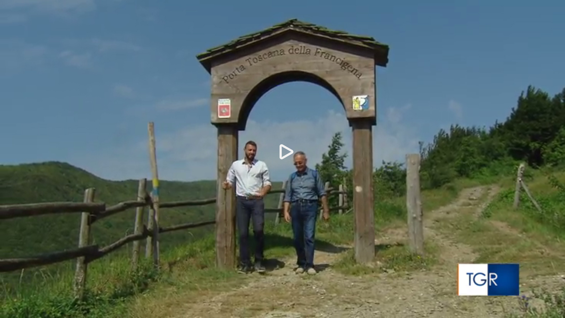 Jacopo Cecconi e Marco Hagge della Testata Giornalistica regionale della Rai iniziano il loro cammino sulla Francigena toscana