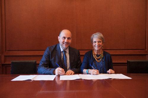 Il Presidente di Unpli, Dr. Antonino La Spina e il Segretario Generale del MIBACT, Arch. Carla Di Francesco firmano il Protocollo d'Intesa