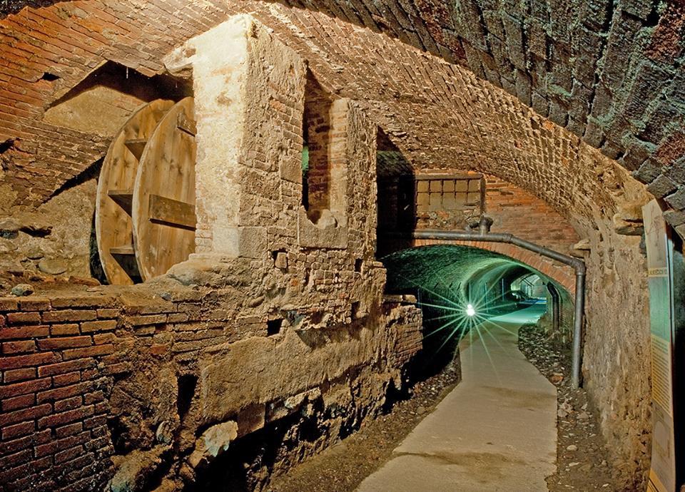Il Museo di Pistoia Sotterranea,. che conduce il visitatore in un affascinante percorso archeologico nei segreti della città, è uno degli esempi d'eccellenza dell'impegno toscano per il turismo accessibile.