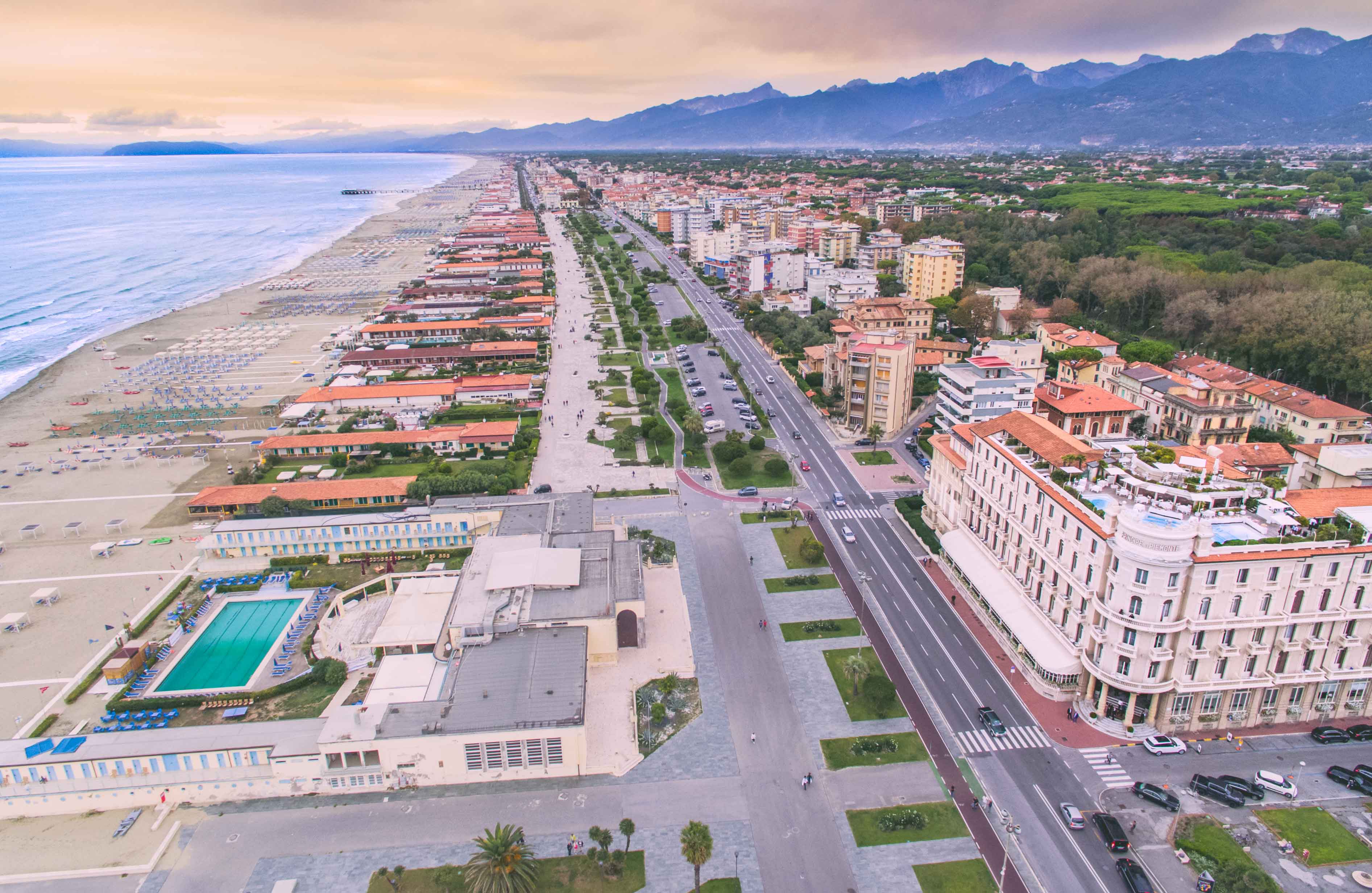 Viareggio e il Grand Hotel Principe di Piemonte dove domani si terrà l'edizione 2018 del Buy Tuscany On the Road