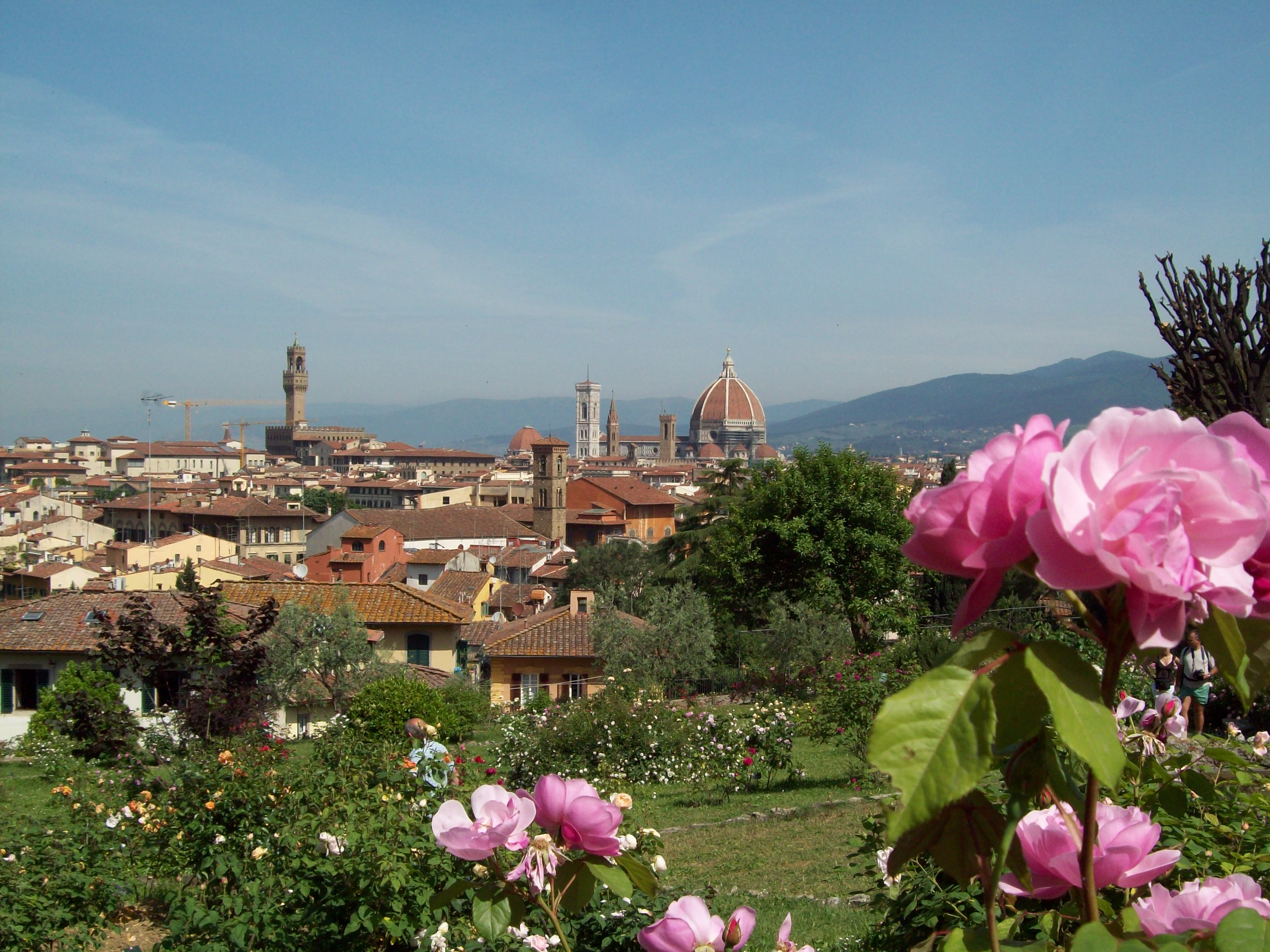 Toscana Arcobaleno d’Estate:  taglio del nastro a Firenze nel Giardino delle Rose