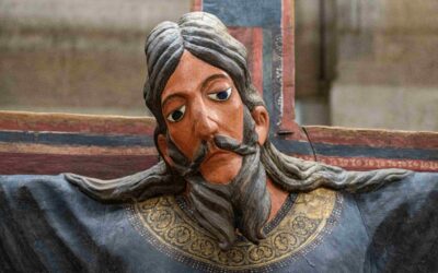 Torna visibile dopo il restauro il Volto santo di Lucca, uno dei tre più antichi crocifissi lignei d’Occidente
