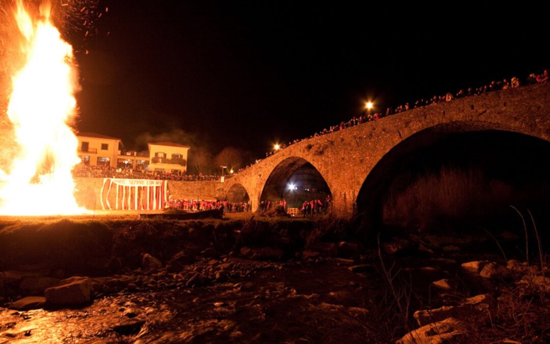 Di pietra e di fuoco. La Francigena a Pontremoli riscalda il cammino