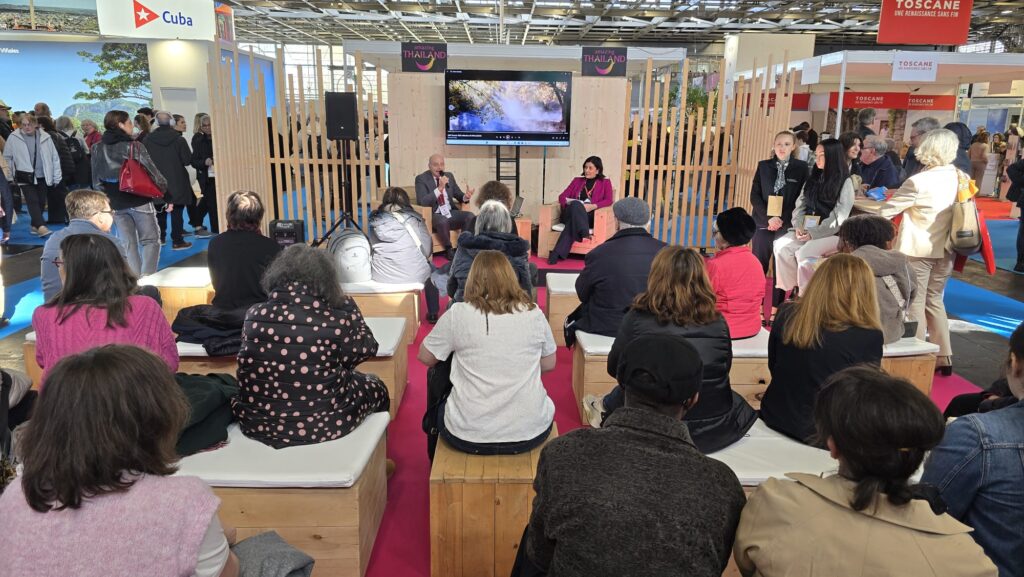 Pubblico in ascolto della presentazione sulla Toscana