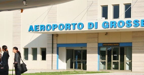 L’aeroporto di Grosseto Nell'immagine l'ingresso dell'aeroporto di Grosseto