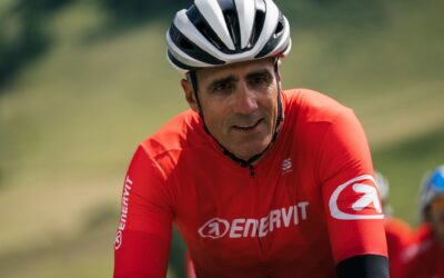 Dall’Adriatico al Tirreno inseguendo il sole: al via oggi in Toscana la “Chase the Sun Italia 2026” con il mito Miguel Indurain