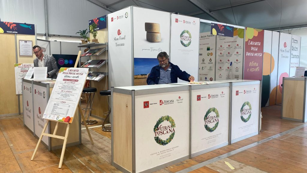 Nell'immagine lo stand di Vetrina Toscana a Torino per Salone del gusto