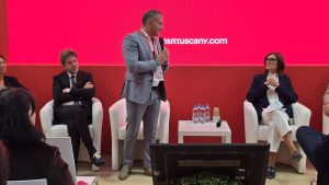 Immagine: Alla TTG di Rimini la Toscana traccia le rotte del 2027. Bugliani: "Toscana Diffusa al centro della strategia: borghi, autenticità e IA per guidare i nuovi flussi turistici"